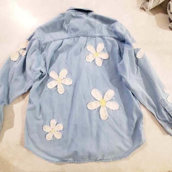 NEW FREE PEOPLE x TRICIA FIX DAISY DENIM OVERSIZED BUTTON DOWN SHIRT TOP SZ XS/S - Picture 5 of 7